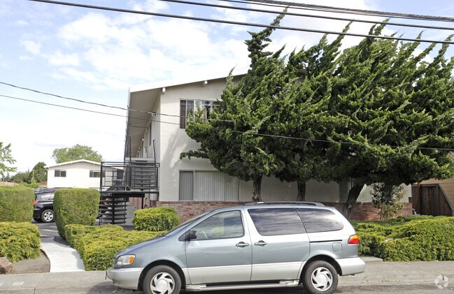 Photo - Marina Vista