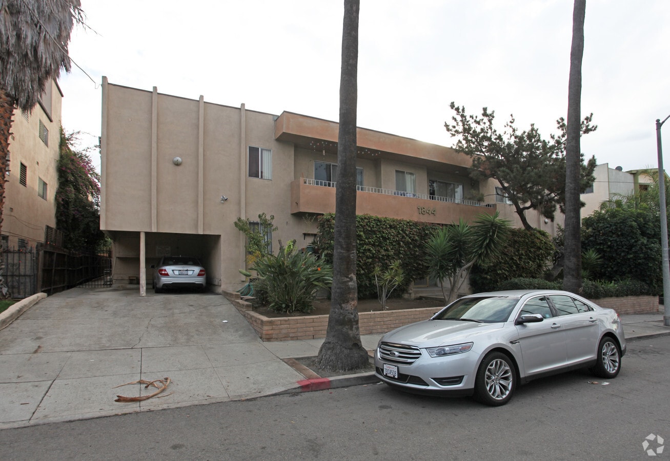 Photo - 1844 Taft Ave