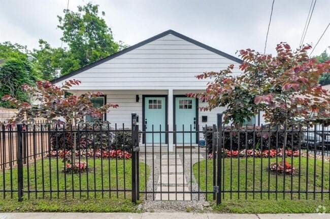 Building Photo - 911 Adele St Rental
