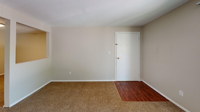 2BR, 1BA - 995SF - Living Room