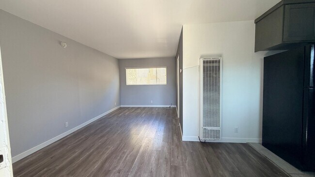 15483 Moorpark St Unit 28