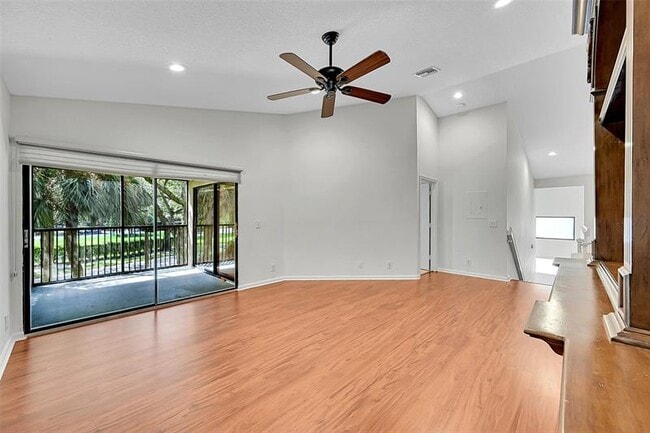 Photo - 1002 NW 105th Way