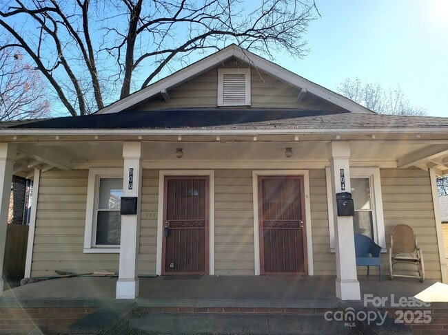 Building Photo - 904 Harrill St