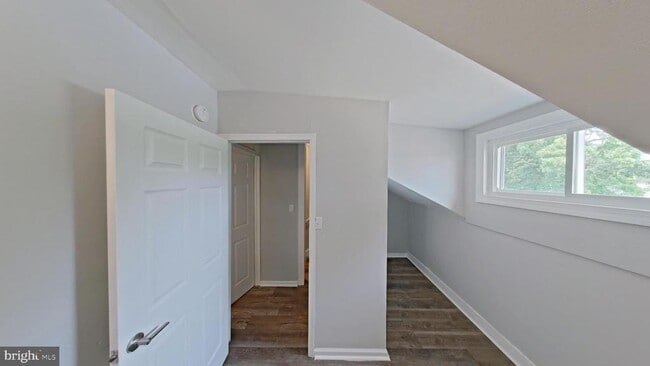 Photo - 610 E 9th St