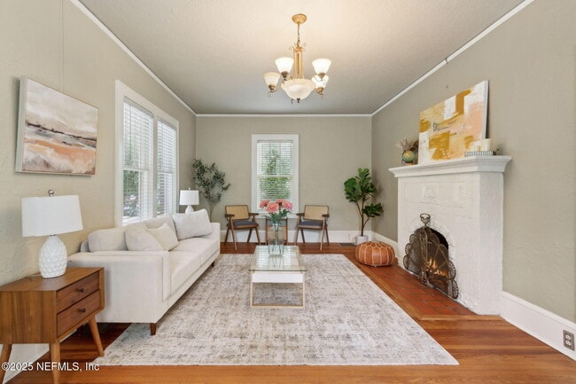 Photo - 3655 Walsh St