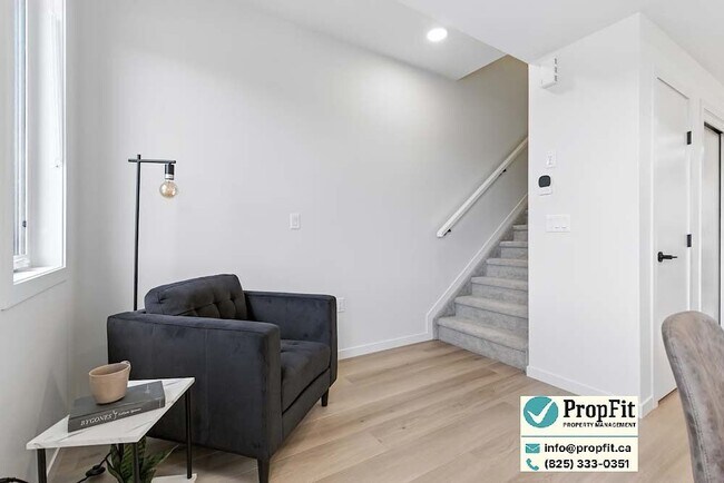 Photo - 7340 Klapstein Cres SW Unit Upper Floor