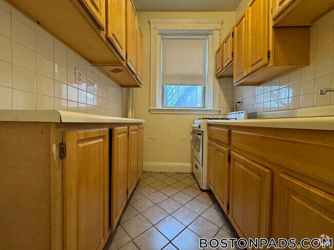 Building Photo - 1209 Boylston St Unit 1 Rental