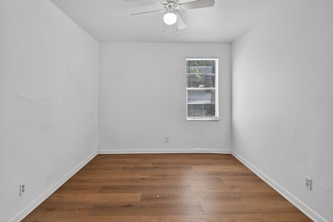 Photo - 635 6th St Unit 635