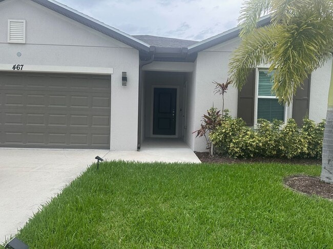 Photo - 467 SW Jeanne Ave