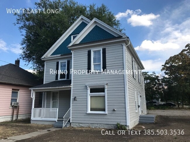 Building Photo - 2440 B Ave Unit 1 Rental