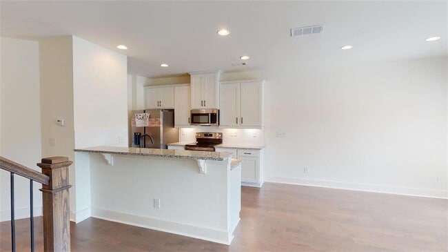 Building Photo - 5873 Greystone Dr