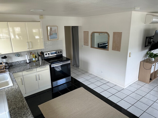 1574 Wailele St Unit Middle