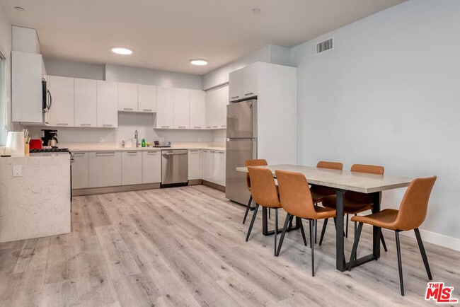 Photo - 917 S Berendo St Unit 301