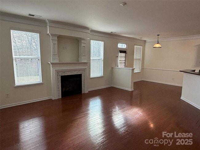 Photo - 5008 Centerview Dr