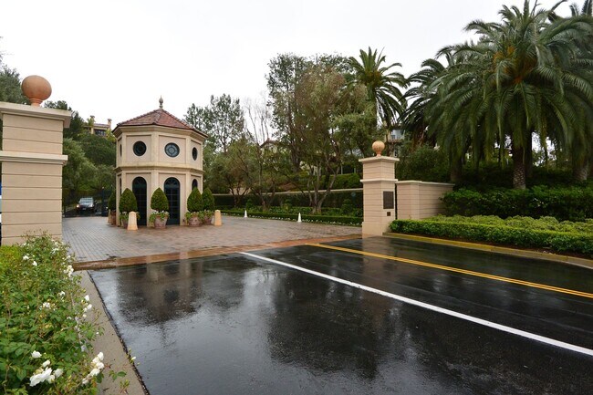 Building Photo - Gorgeous two-story 3 bedroom, 3.5 bathroom house with beautiful Newport Coast Ocean View!