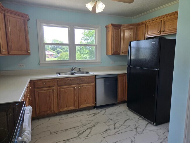 Photo - 507 Robinson Dr