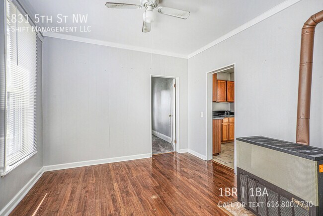 Photo - 831 5th St NW