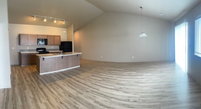Photo - Moen Fields 3 Bed 3 Bath Garden Townhome across from Greenacres Elementary Unidad 512