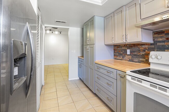 Photo - Updated 1 Bed 1 Bath In Meadow Croft In Bardenton!!