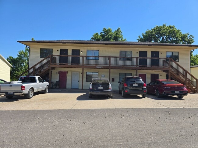 Building Photo - 1 Bedroom 1 Bathroom Apartment! Unit 29 Osage Ridge Rd #5