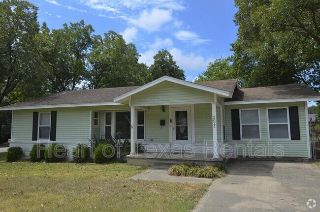 Building Photo - 2021 Travis St Rental