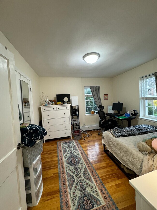 Photo - 31 Hammond Pond Pky Unit #2