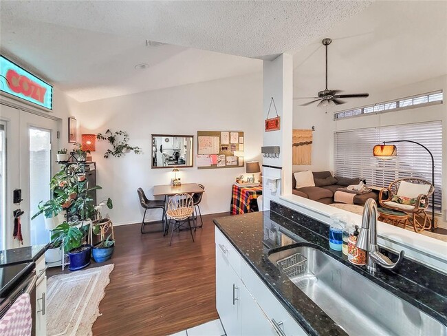 Photo - 1015 E Yager Ln Unit 9