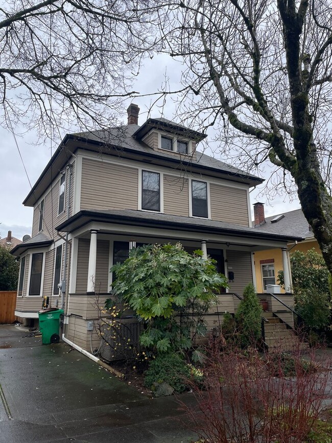 Building Photo - 2002 NE 13th Ave Unit 2002 NE 13th Ave