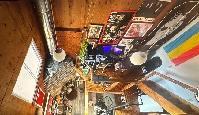 Photo - 1047 Danby Rd