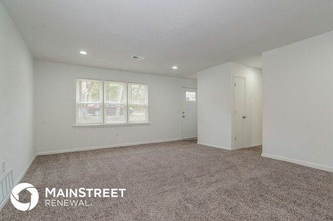 Photo - 7411 NW Oak Dr