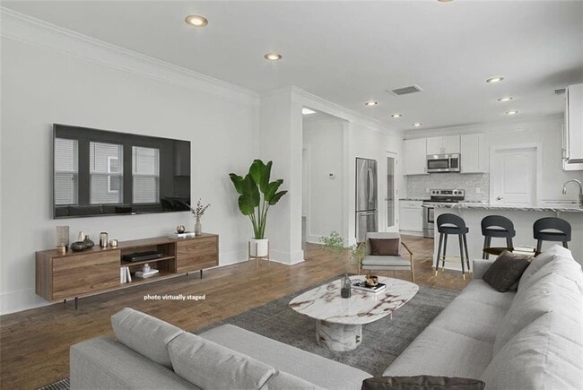 Photo - 287 MacKenzie Dr NE