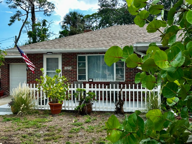 Photo - 2643 46th St S