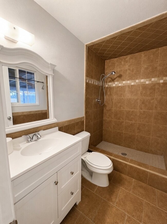 Photo - 2373 Wolf St