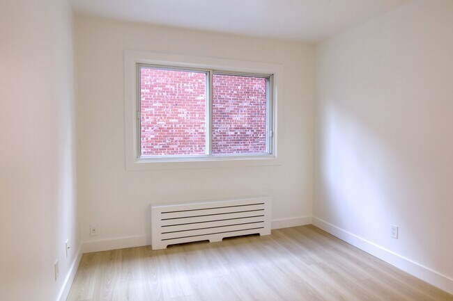 Photo - 760 Rue Galt Unit 114