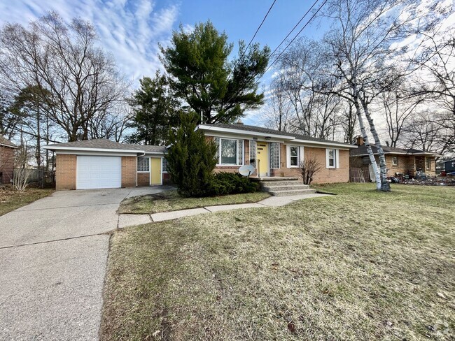 Building Photo - Three Bedroom Ranch in Northeast Grand Rapids Rental