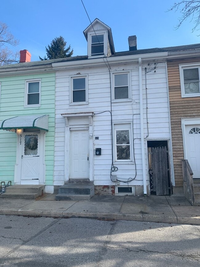 Building Photo - 4 Bedroom House Yard and Parking-York City