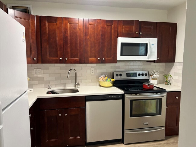 Photo - 1061 NW 45th St Unidad 8