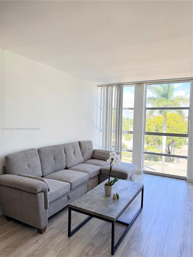 Photo - 2000 Atlantic Shores Blvd Unidad 405