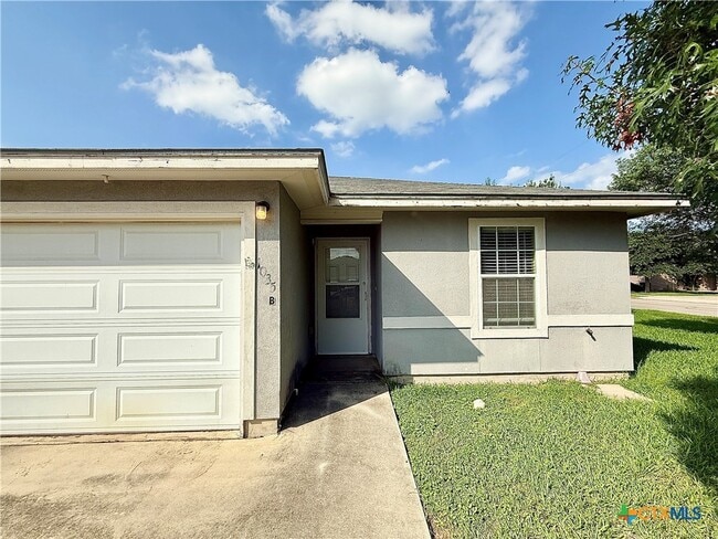 Building Photo - 1035 Helen Dr