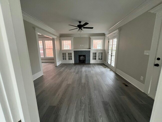 Photo - 208 5th Ave E