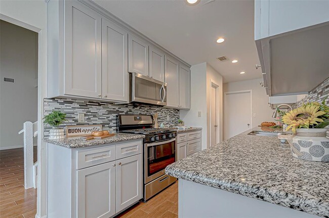 Photo - 2022 Highland Hills Dr House