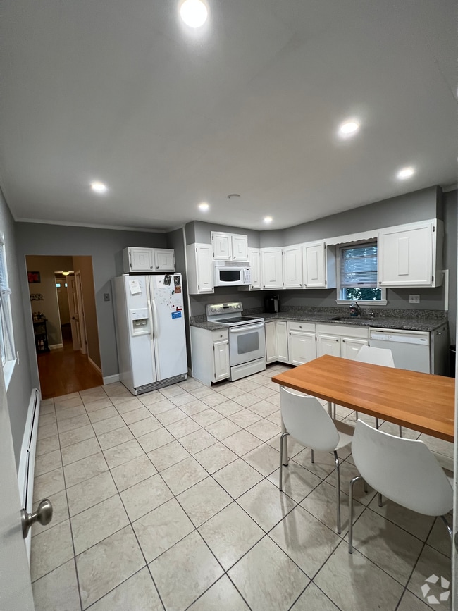 Building Photo - 10 Richardson St Unit 1 Rental
