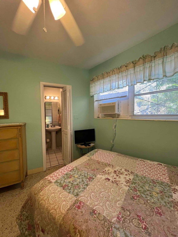 Photo - 2102 Staples Ave