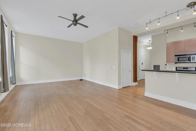 Photo - 300 Emory St Unidad 306