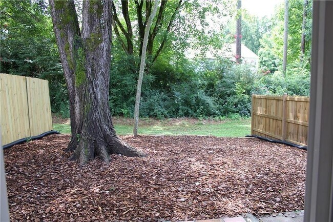 Photo - 211 Goshen Ln