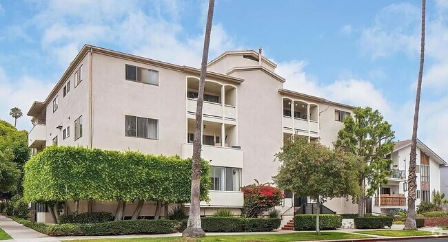 Building Photo - 1101 Lincoln Blvd Unit Two Bedroom Rental