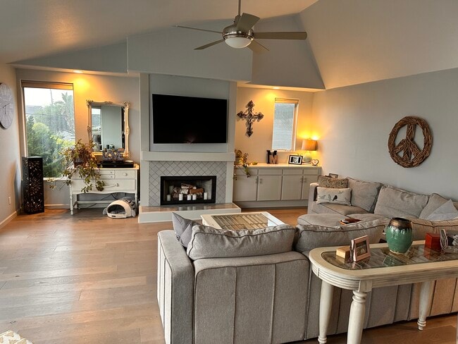 Photo - 2560 Juniper Ave