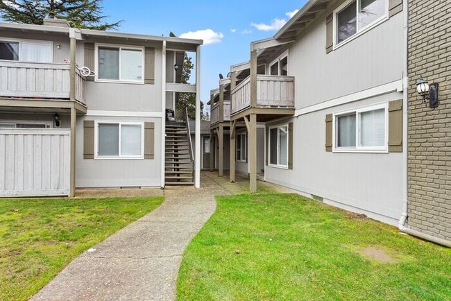 Photo - Cozy up in front of a fireplace in this beautiful 2bedroom!!!