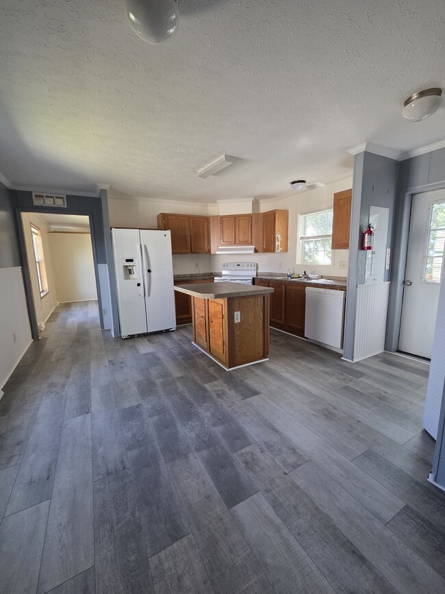 Photo - 1511 Mydland Rd