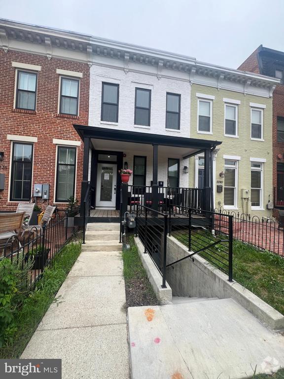 Building Photo - 1617 1/2 13th St NW Unit 1 Rental